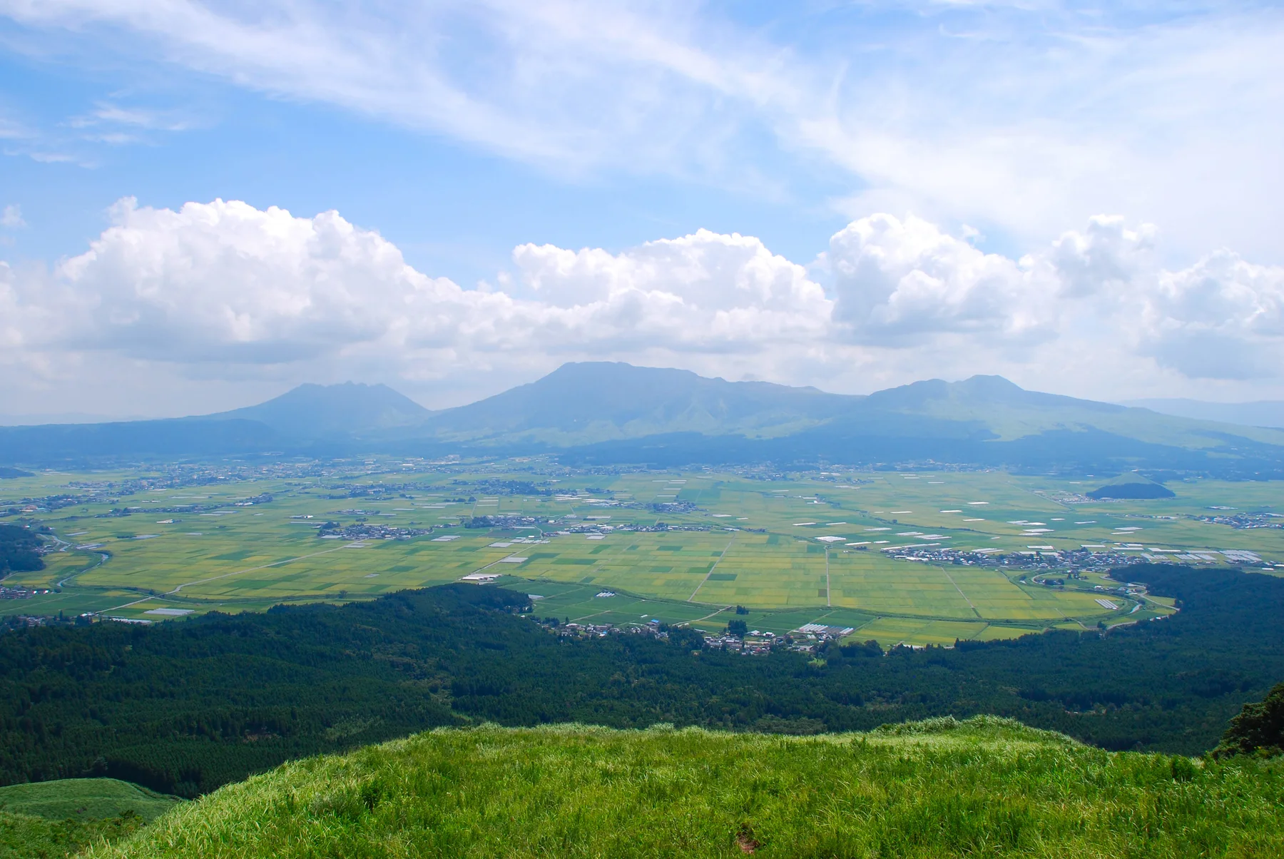 大観峰方面からの阿蘇カルデラ展望